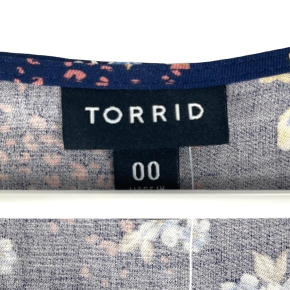 Torrid Navy Floral Stretch Challis Corset Back Blouse Size 00, Medium, 10 - Picture 9 of 16